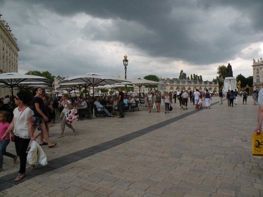  ciel menaçant sur la place Stanislas